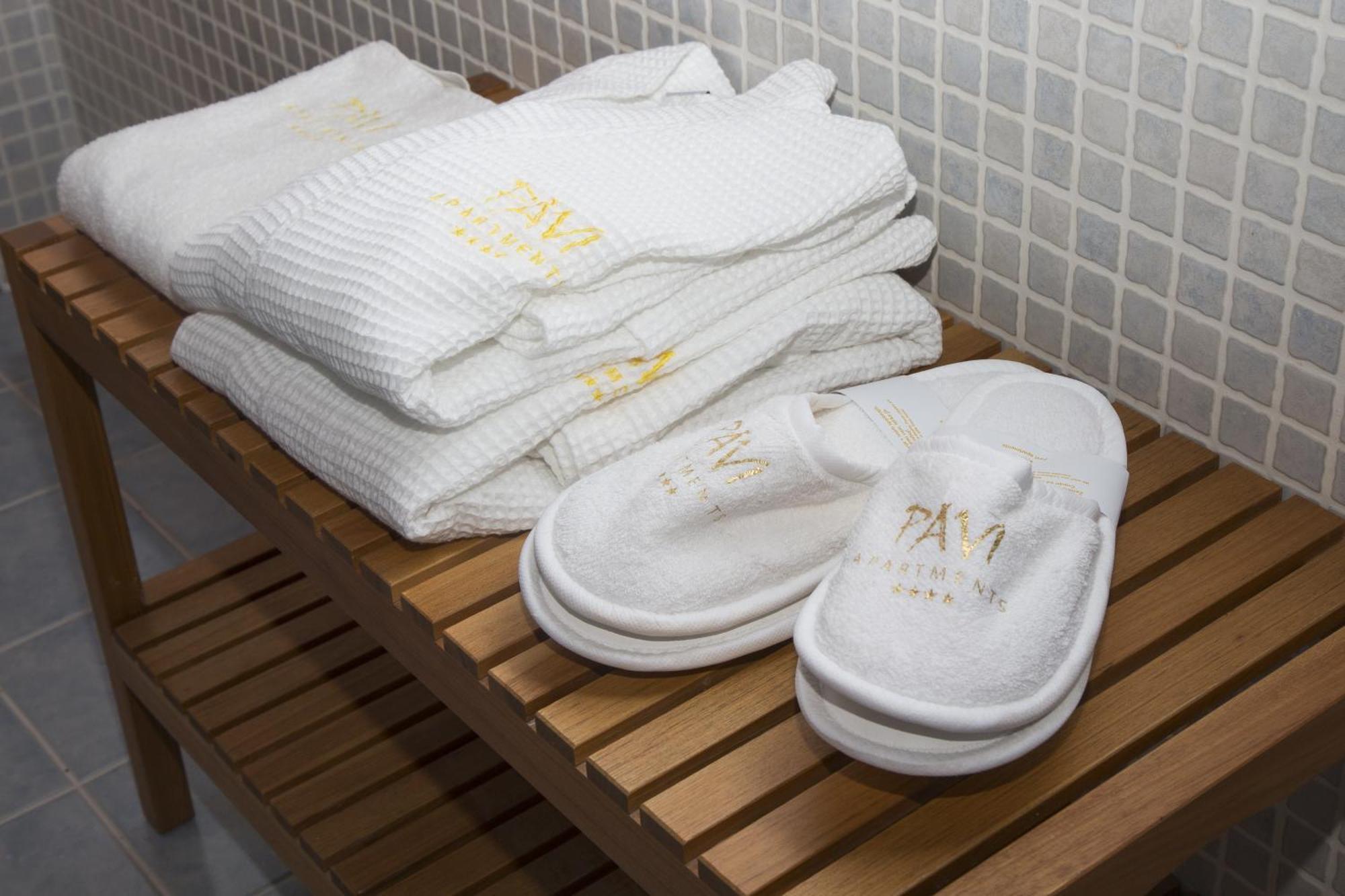 Pavi Apts Ljubljana - Private Rooftop Swimming Pool 객실 사진