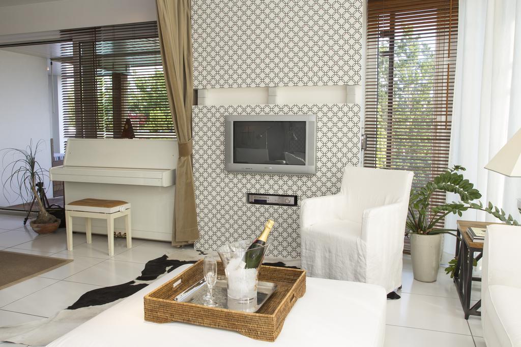 Pavi Apts Ljubljana - Private Rooftop Swimming Pool 객실 사진